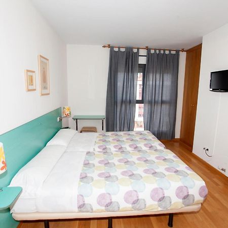 Hostal Via Lactea Burgos Bagian luar foto