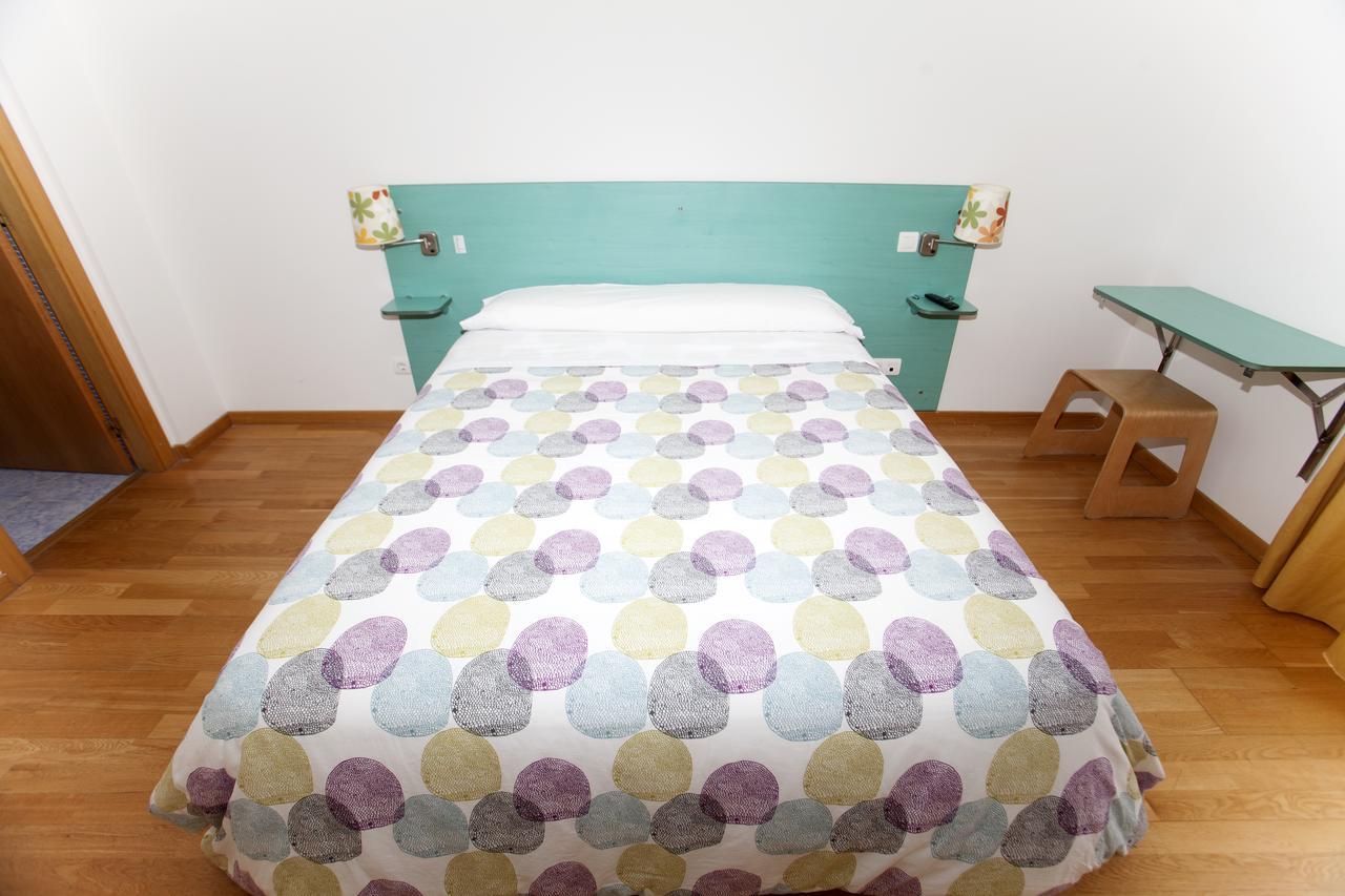 Hostal Via Lactea Burgos Bagian luar foto