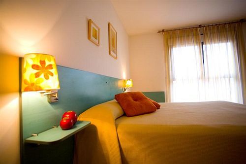 Hostal Via Lactea Burgos Bagian luar foto