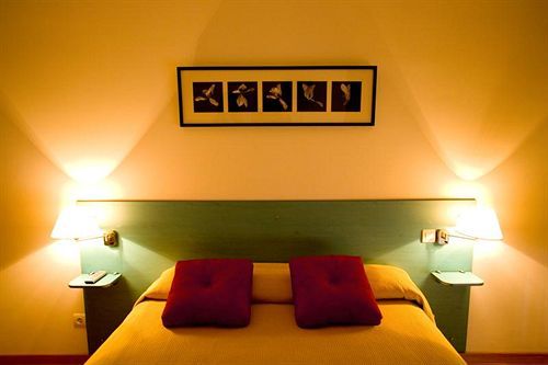 Hostal Via Lactea Burgos Bagian luar foto
