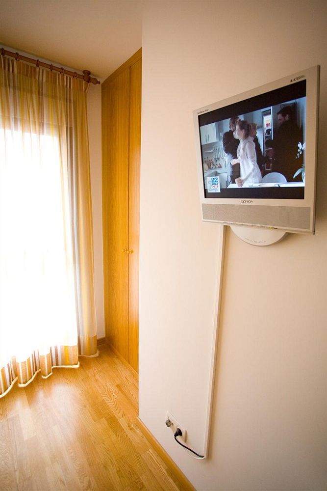 Hostal Via Lactea Burgos Bagian luar foto